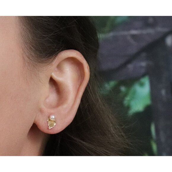 14k Yellow Gold Freshwater Seed Pearl Leaf Earrings Stud Post 3/8" x 1/4" - Picture 3 of 9